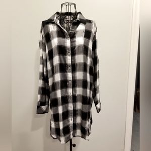 Victoria Secret Night Shirt, Size  Medium, Color Black, Gray, White and Silver.